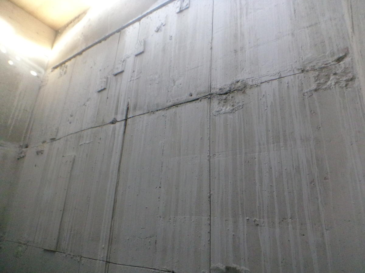 алмазная резка бетонной стены